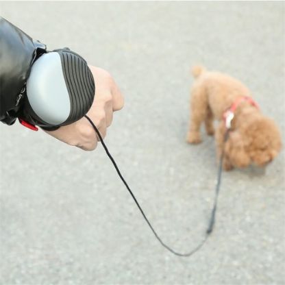 Retractable_Wrist_Hands_Free_Leash_Gallery_Img2-min